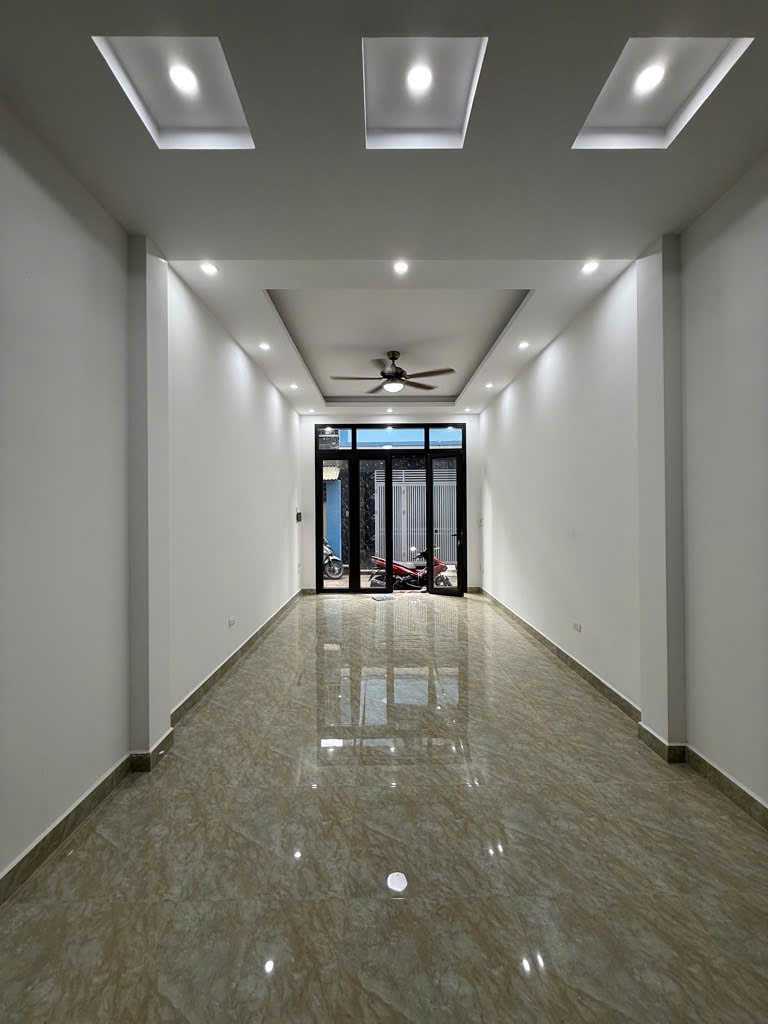BÁN PHỐ VĨNH HƯNG 35M2- MẶT TIỀN 3M3- Ô TÔ ĐỖ CỬA -THANG MÁY XỊN XÒ GIÁ NHỈNH 12 TỶ XXX