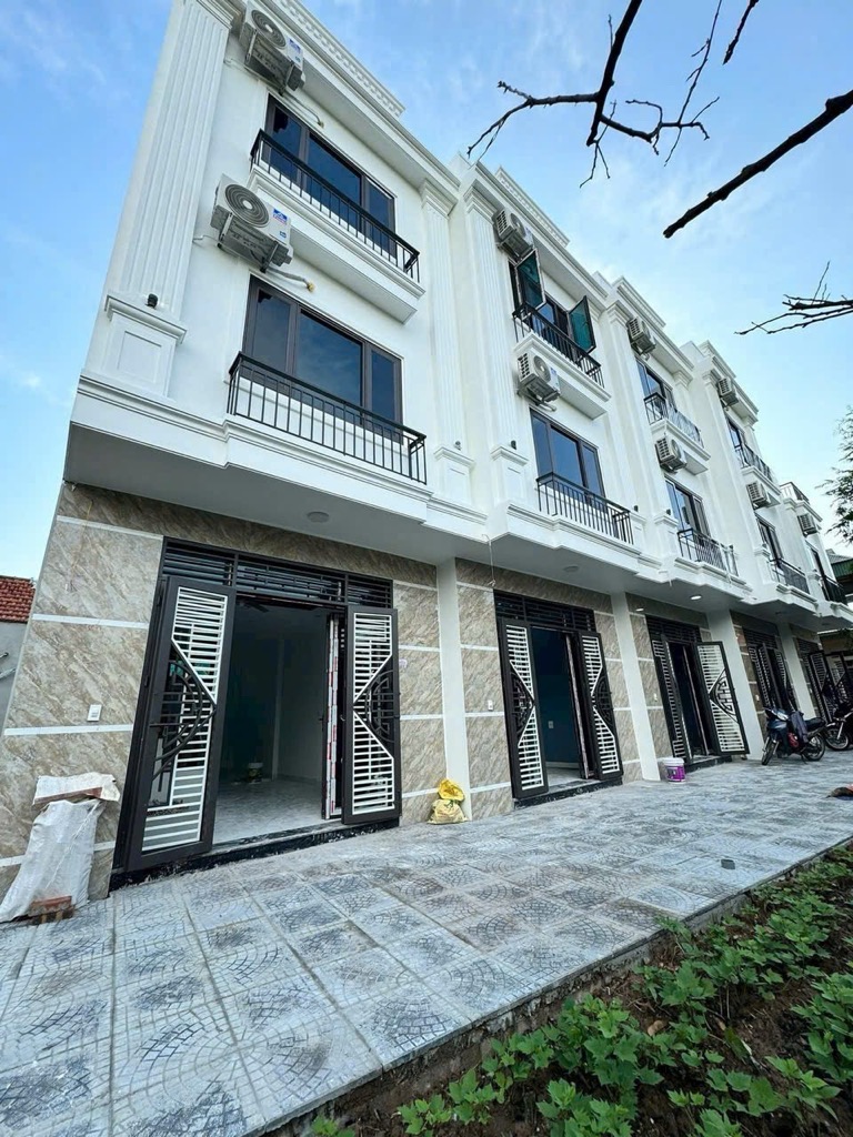 BÁN GẤP NHÀ 3 TẦNG.ĐẠI ĐỒNG-ĐÔNG ANH.NHÀ ĐẸP ,SANG KÈM NỘI THẤT CƠ BẢN ,43M2, 4T3