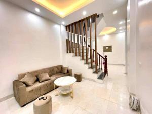 Tọa lạc tại vị trí đắc địa nhất khu vực Minh Khai, Quận Hai Bà Trưng, sát kề trung tâm phố cổ Hà Nội 35/41m2 x 4 tầng 7,3 tỷ Giá tốt, thương lượng nhẹ với khách thiện chí.