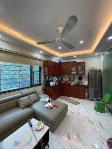 NHÀ MỚI VÀO Ở LUÔN - LÔ GÓC 3 THOÁNG - Ô TÔ TRÁNH - KINH DOANH
