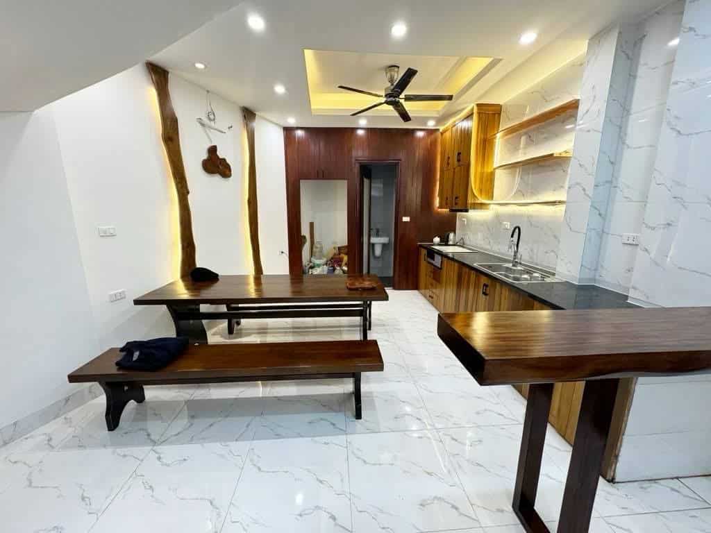 NHÀ NẰM VỊ TRÍ ĐẸP - GIAO THÔNG THUẬN TIỆN - CHỢ - TRƯỜNG HỌC. KHƯƠNG TRUNG - THANH XUÂN.