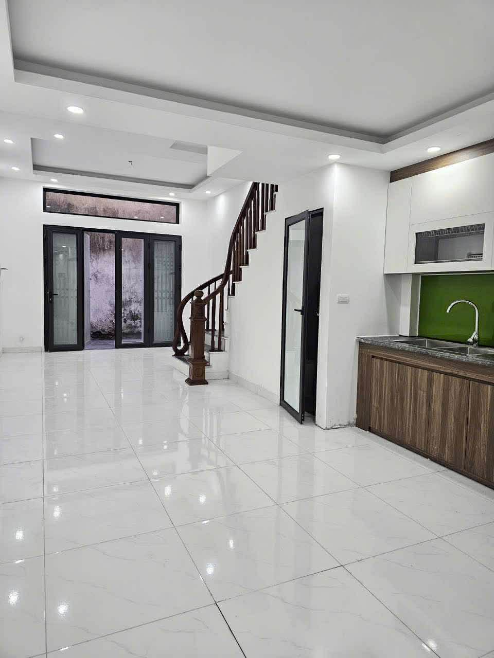 NHÀ 4 TẦNG MỚI KÍNH KOONG – ĐẸP MIỄN CHÊ YÊN PHÚ, NGỌC HỒI- THANH TR