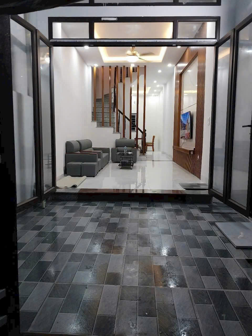 NHÀ TUYỆT ĐẸP-GẦN TRỤC CHÍNH -Ở SƯỚNG TẠI ĐÔNG MỸ- THANH TRÌ -HN