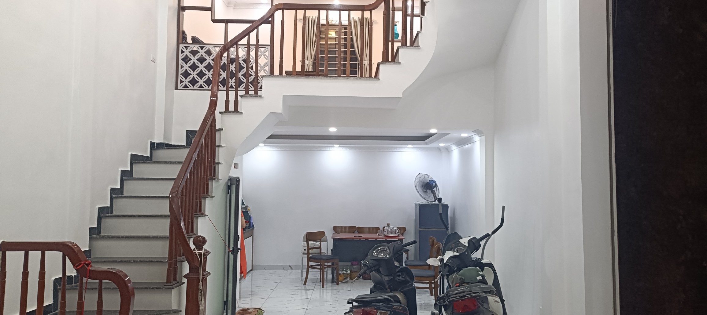 BÁN NHÀ VĨNH QUỲNH -THANH TRÌ 4O MÉT GIÁ 6 Đ - NGÕ RỘNG -Ở SƯỚNG