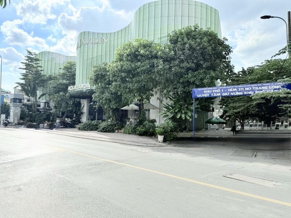 NHÀ NƠ TRANG LONG - XE HƠI NGỦ TRONG NHÀ - NGANG 7M - 54M - VUÔNG NỞ HẬU NHẸ - 2 TẦNG