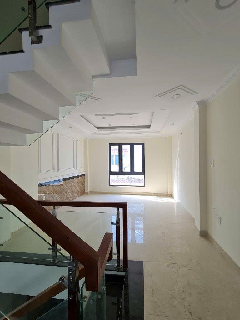 Bán nhà 50m2 -  mặt tiền Hoàng Diệu 2 Thủ Đức, sổ hồng riêng