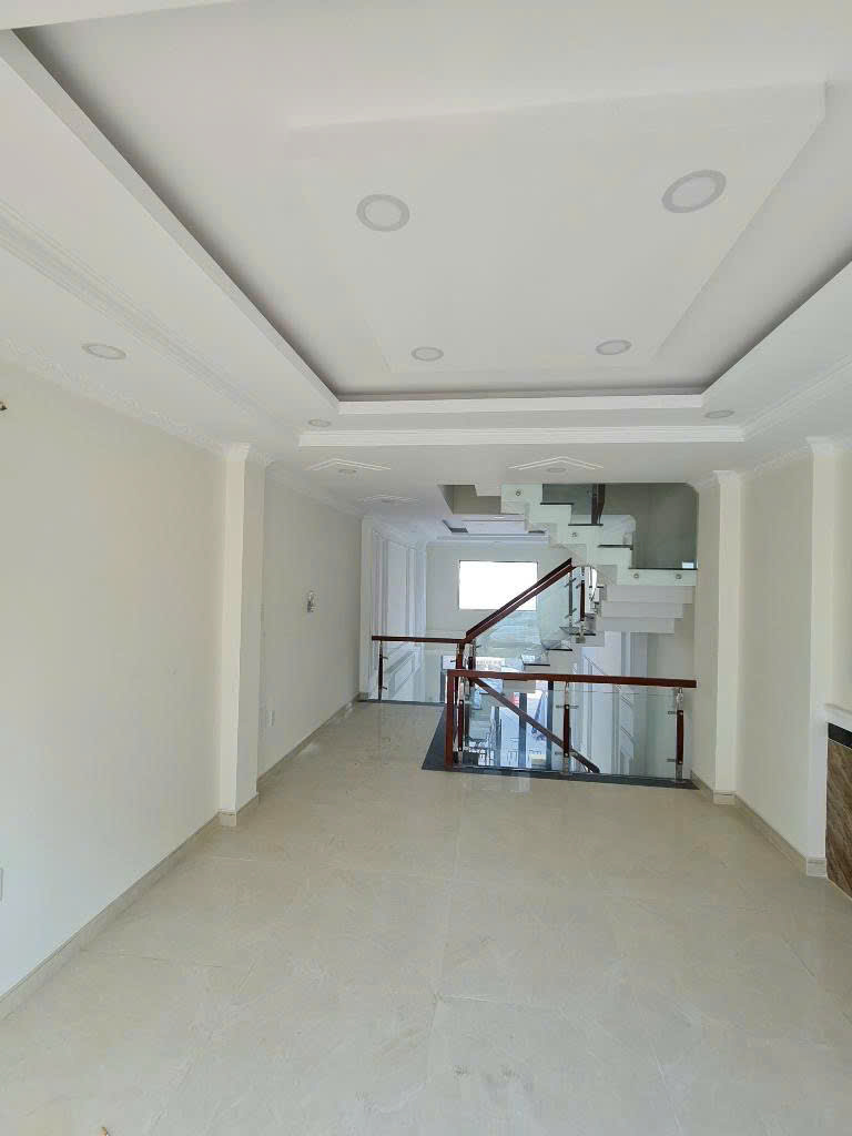 Bán nhà 50m2 -  mặt tiền Hoàng Diệu 2 Thủ Đức, sổ hồng riêng