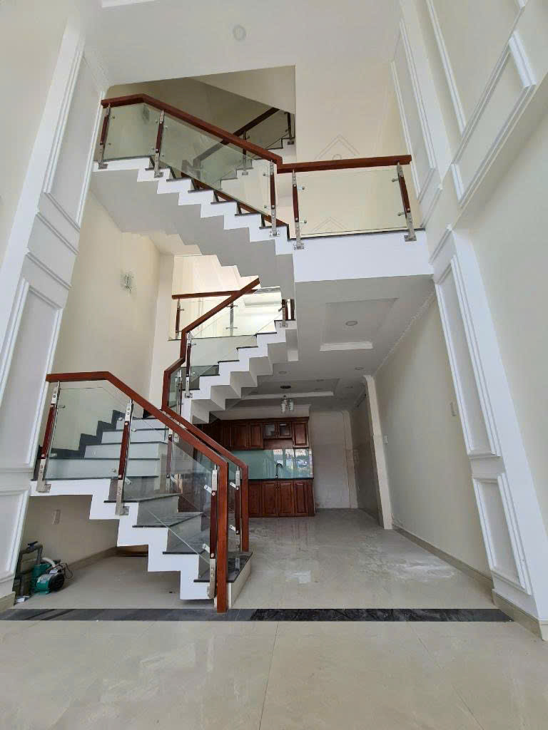 Bán nhà 50m2 -  mặt tiền Hoàng Diệu 2 Thủ Đức, sổ hồng riêng