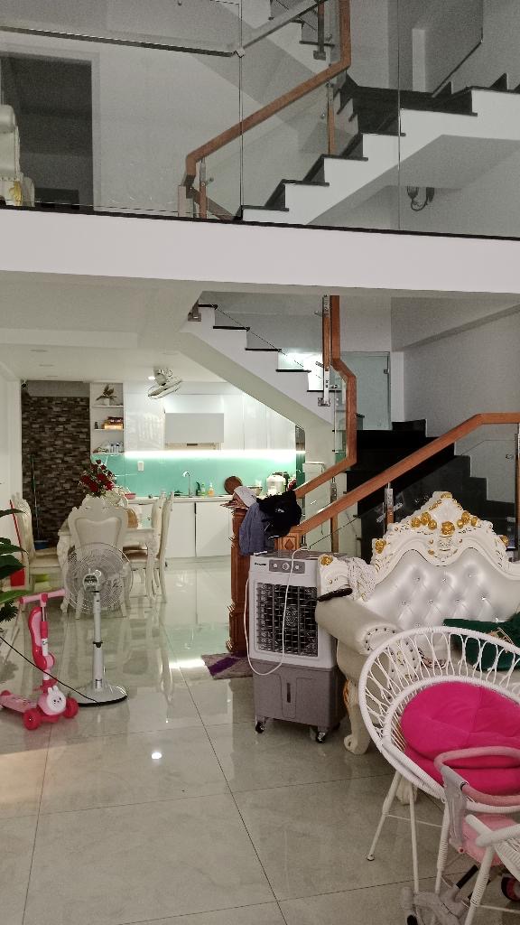 NHÀ MỚI ĐẸP, CHỦ BÁN GẤP VỀ VINHOME Ở