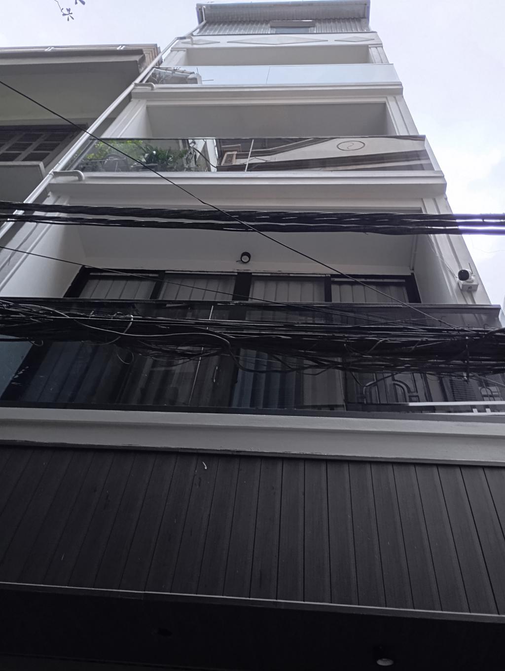 Nhà mới cứng 7 tầng ngay Giải Phóng 10 tỷ