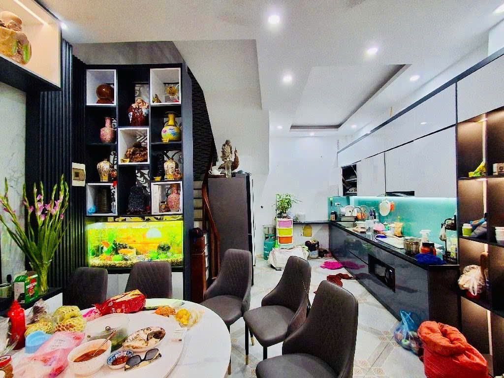 Nhà đẹp Kim Giang 5 tầng lô góc 9 Tỷ gần ngã tư sở