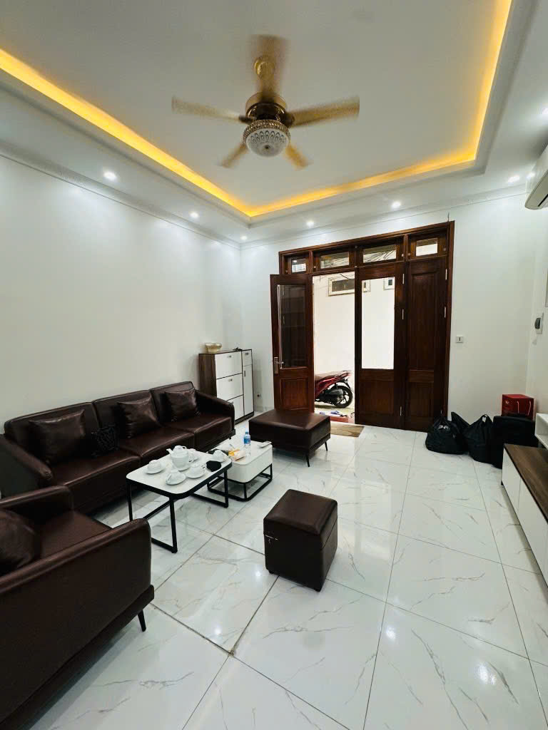 PHÂN LÔ KIM GIANG 42M2 X5 TẦNG CHỈ 10 TỶ ko x nhé