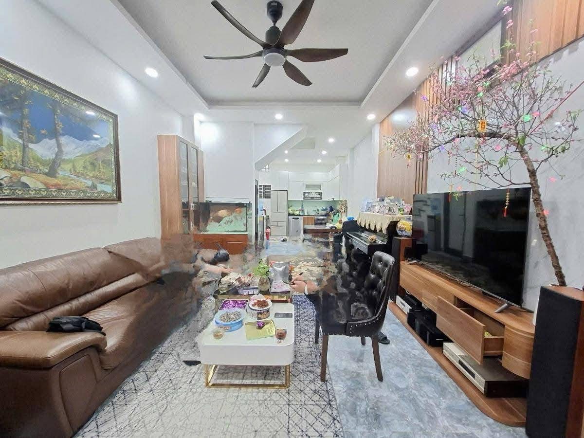 Nhà Lạc Long Quân- Ô tô đỗ cửa - tiện ích tuyệt vời