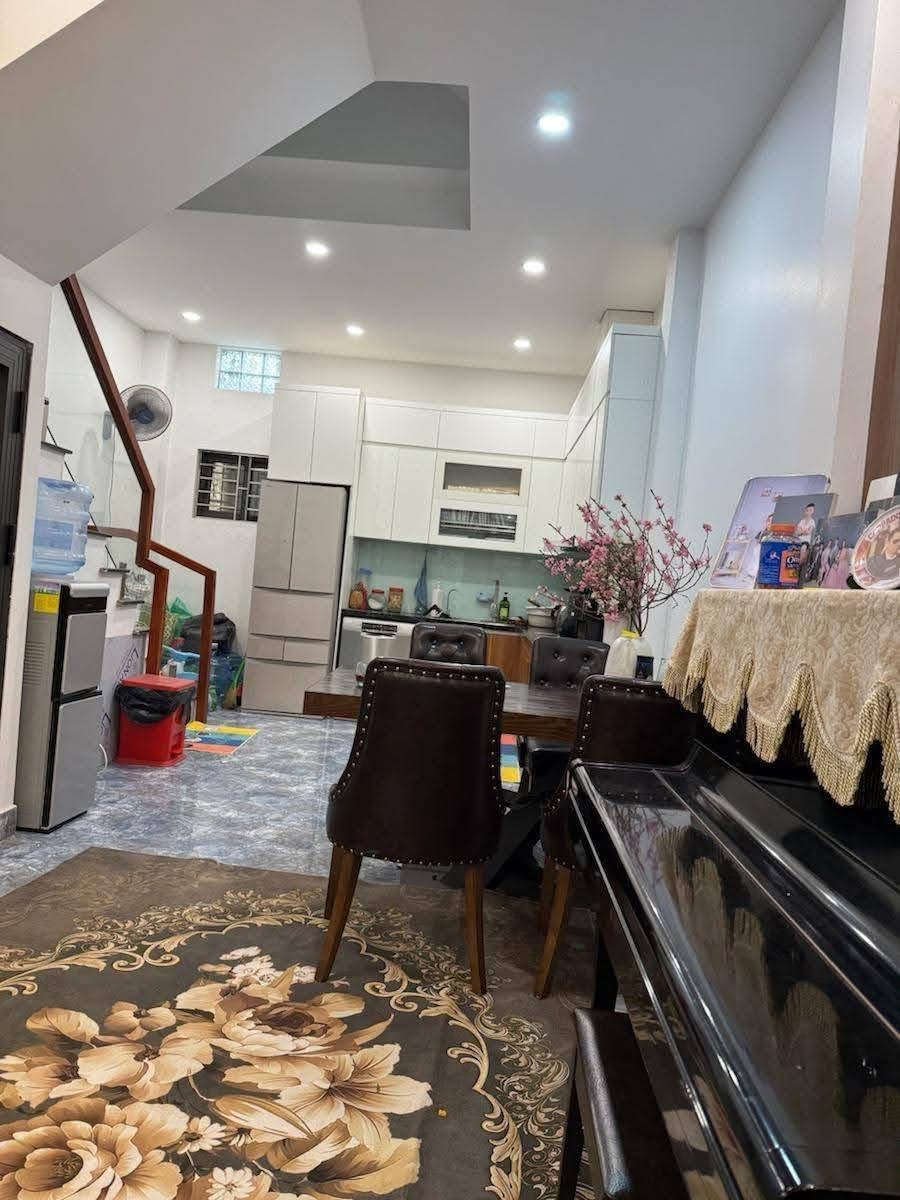 Nhà Lạc Long Quân- Ô tô đỗ cửa - tiện ích tuyệt vời