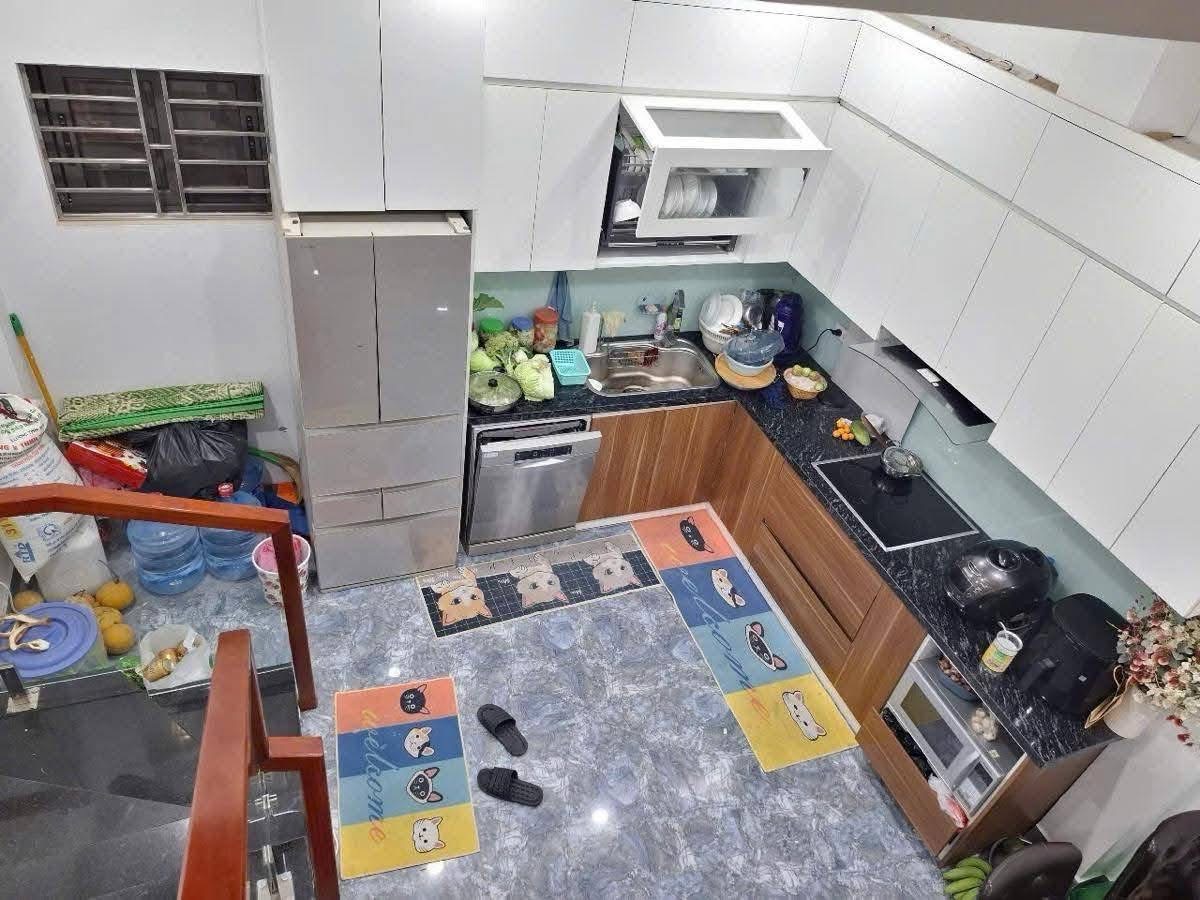 Nhà Lạc Long Quân- Ô tô đỗ cửa - tiện ích tuyệt vời