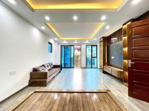 NHÀ MỚI 4 TẦNG Ô TÔ VÀO TẬN NHÀ MẶT HỒ HOÀNG CẦU, ĐỐNG ĐA