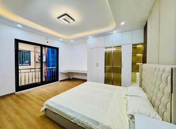 Phố Hoa Lâm, Nhà lô góc, ngõ ô tô thông, nhà mới, gần trường, gần BigC