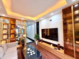  NHỈNH 6 TỶ . BÁN NHÀ LONG BIÊN - MẶT NGÕ NÔNG - THÔNG THOÁNG