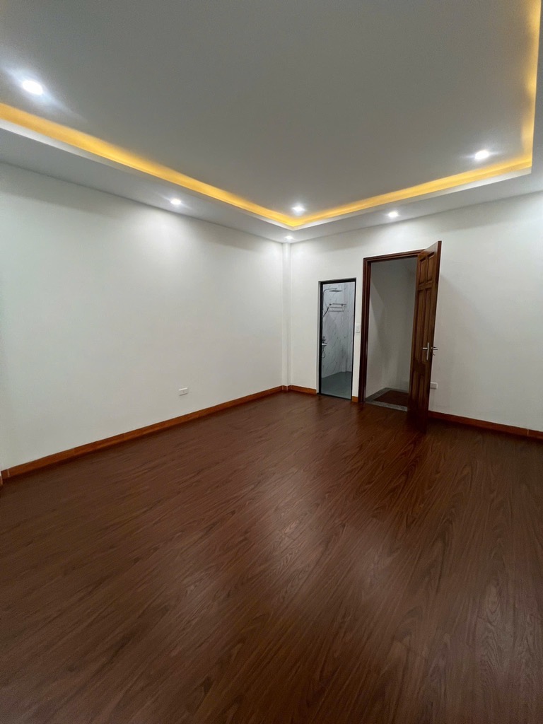 LÔ GÓC - NGAY MẶT ĐƯỜNG - Ô TÔ ĐẬU - KHÔNG NGẬP