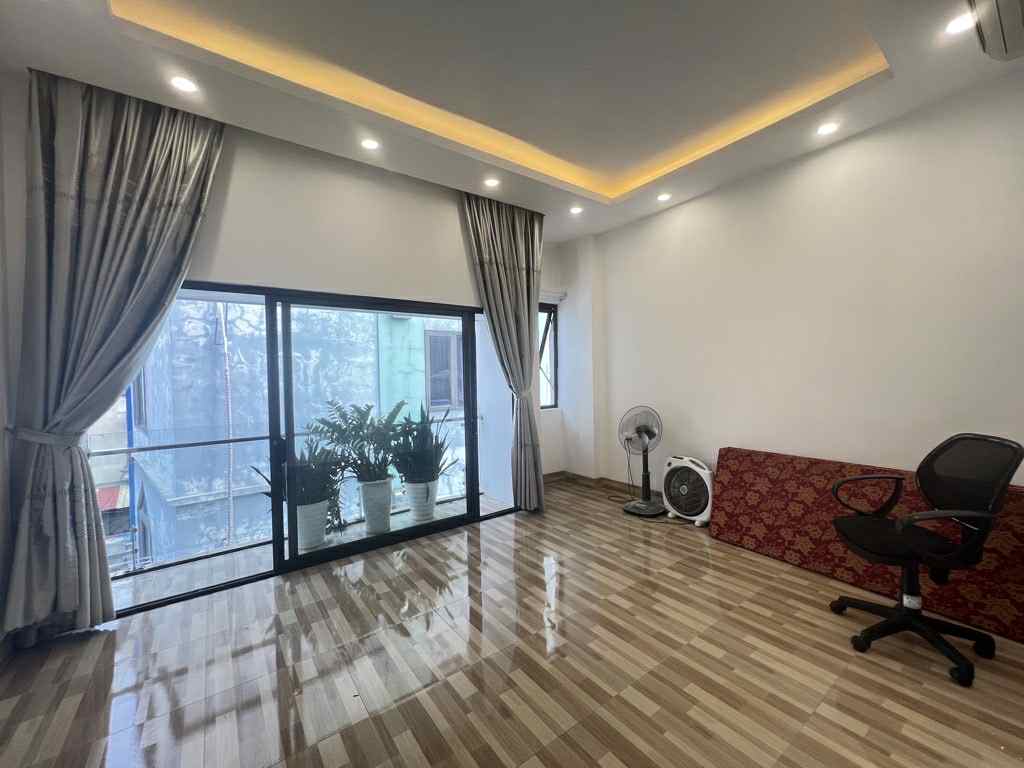 BÁN NHÀ NGỌC TRÌ_GARA Ô TÔ_VÀI BƯỚC RA PHỐ_ NHÀ DÂN XÂY_Ô CHỜ THANG MÁY_49m2_9.4 Tỷ