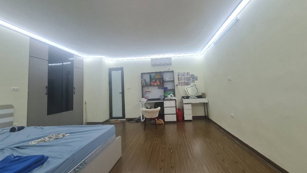 BÁN NHÀ ĐẸP - LÔ GÓC - CẠNH CHỢ MƠ - 3 BƯỚC RA PHỐ ĐẠI LA
