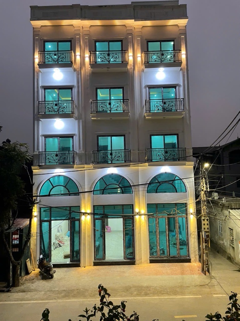 BÁN NHÀ LÔ GÓC,KINH DOANH SẦM UẤT ,OTO TẢI 8 TẤN TRÁNH NHAU VÈO VÈO ,NHÀ XÂY 6 TẦNG GIÁ NHỈNH 7 TỶ