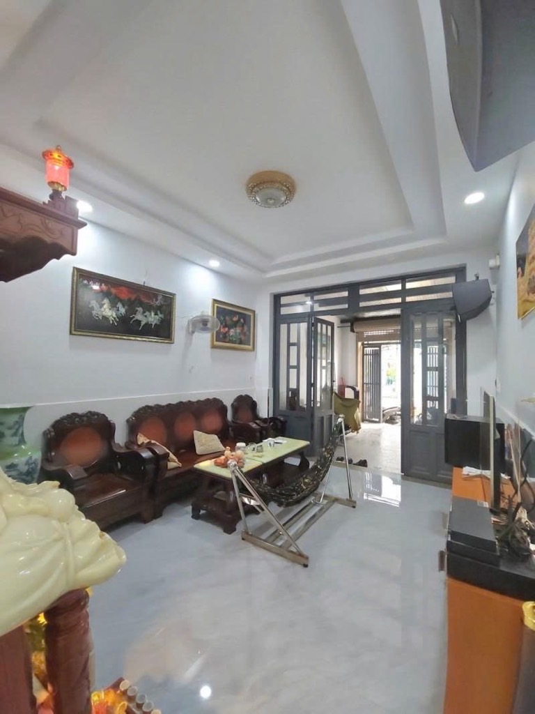 Nhà Đẹp Đường Hồ Văn Long , Bình Tân 4x20 Giá 4.8 tỷ. TL chính chủ : Sổ công nhận 34m. Chủ nói đã bỏ Quy hoạch nên vẫn đủ 80m+ Kết cấu 2 tầng 3 Phòng ngủ, 2 WC, Phòng khách, Nhà còn rất mới, đẹp. Khách dọn Ở  Ngay LH 0982907711 ZaLo Lành