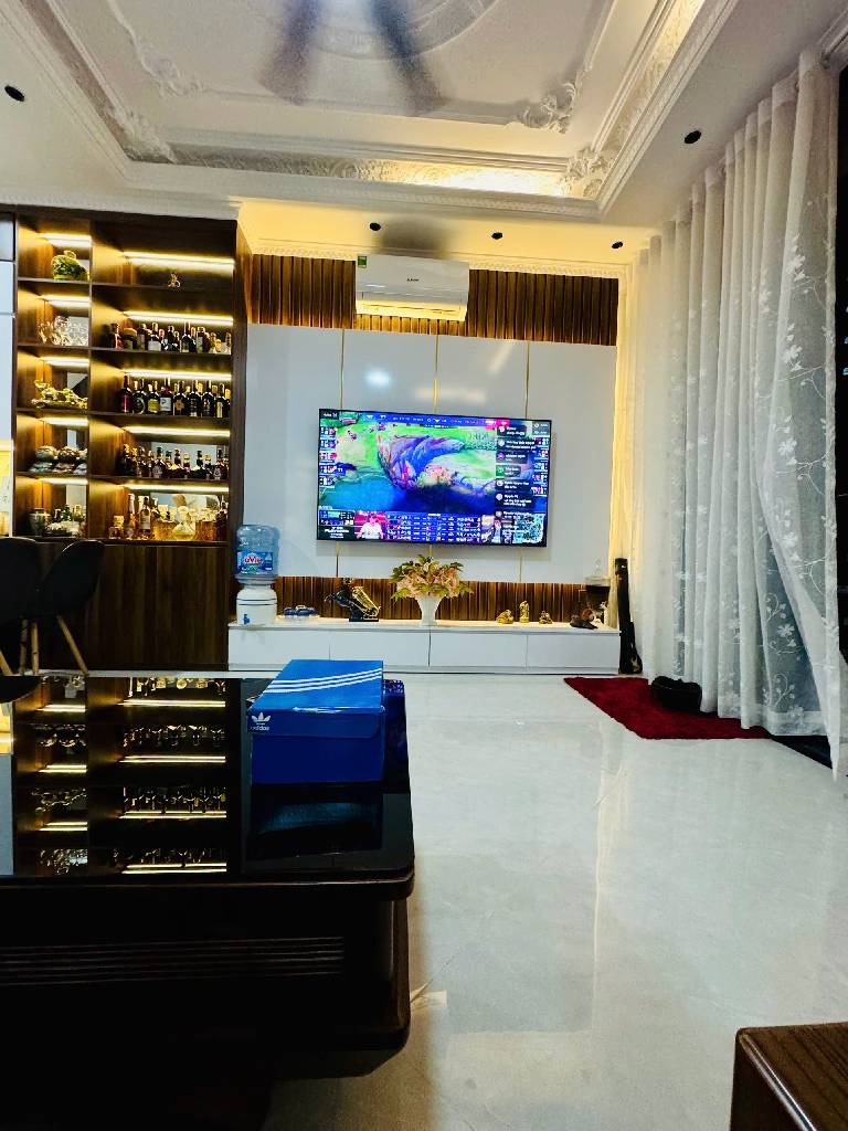 Bán gấp nhà Yên Hoà 35m2 x 5 tầng giá 9.5 tỷ