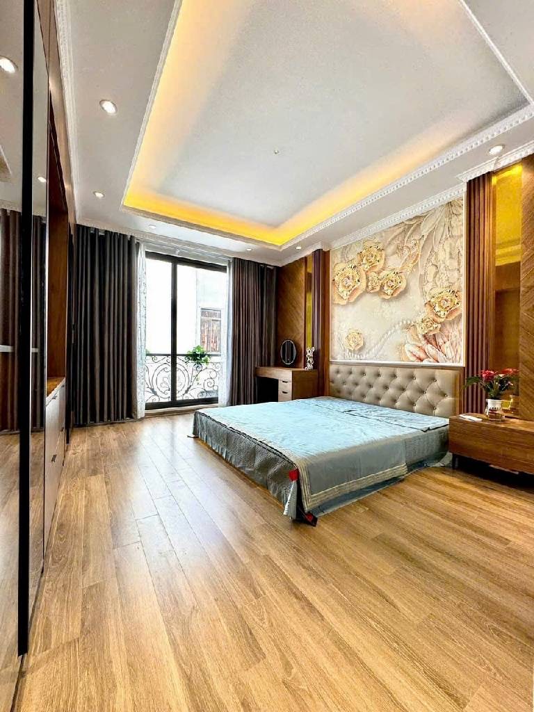 Bán gấp nhà Yên Hoà 35m2 x 5 tầng giá 9.5 tỷ
