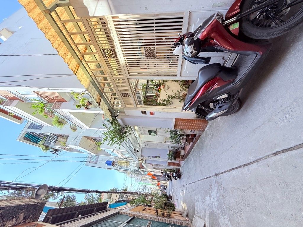 Bán nhà ngay chợ Hoà Hưng- Hẻm 1 trục ô tô tới cửa- 48m2- Giá 8.x Tỷ