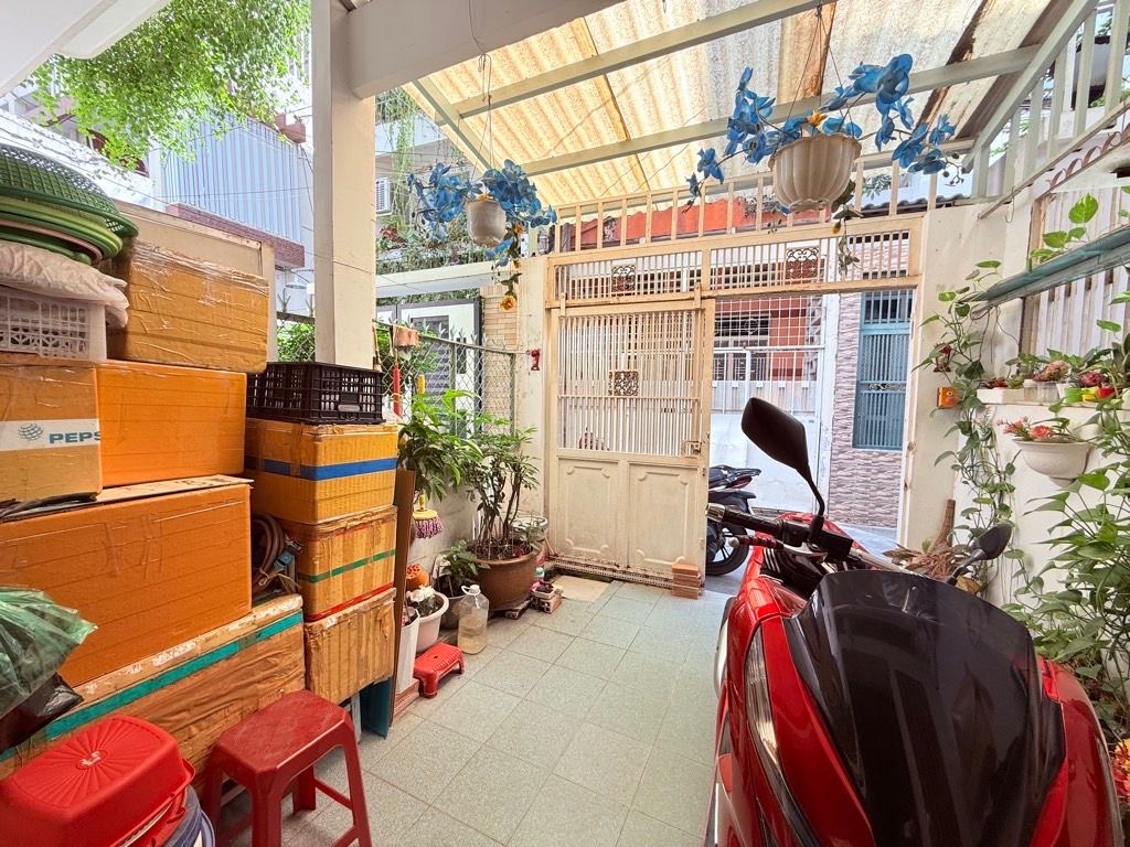 Bán nhà ngay chợ Hoà Hưng- Hẻm 1 trục ô tô tới cửa- 48m2- Giá 8.x Tỷ