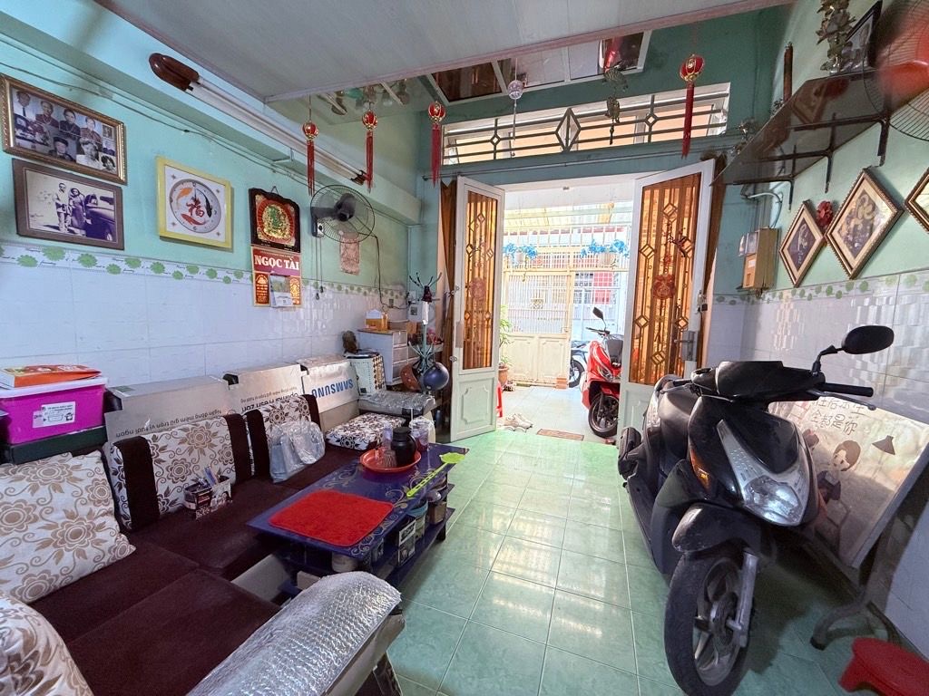 Bán nhà ngay chợ Hoà Hưng- Hẻm 1 trục ô tô tới cửa- 48m2- Giá 8.x Tỷ