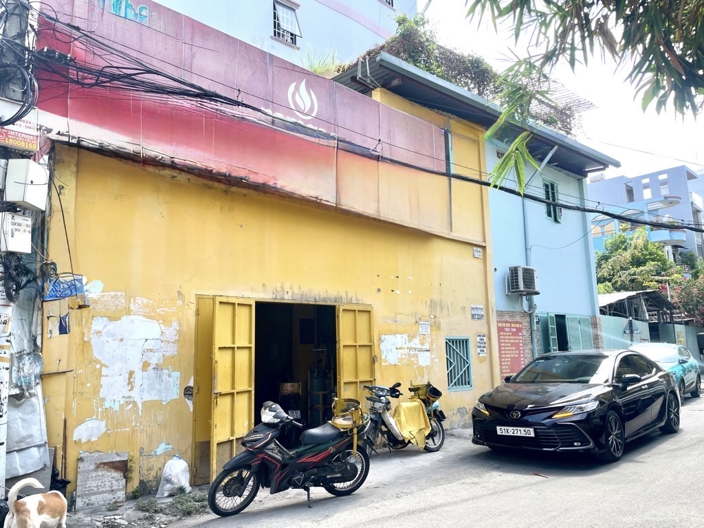 Nhà mặt phố-Lô góc-Ngang bề thế 13m+- Kinh doanh vô đối-Khu VIP Phú Nhuận- Giảm sâu chỉ còn 11 Tỷ