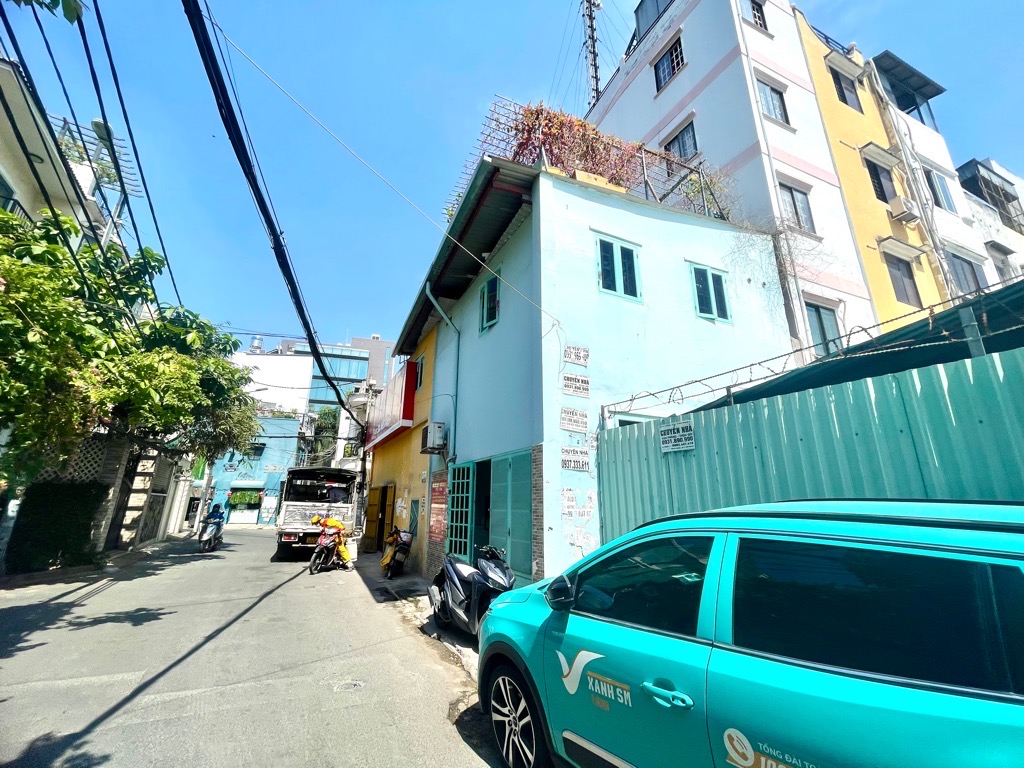 Nhà mặt phố-Lô góc-Ngang bề thế 13m+- Kinh doanh vô đối-Khu VIP Phú Nhuận- Giảm sâu chỉ còn 11 Tỷ