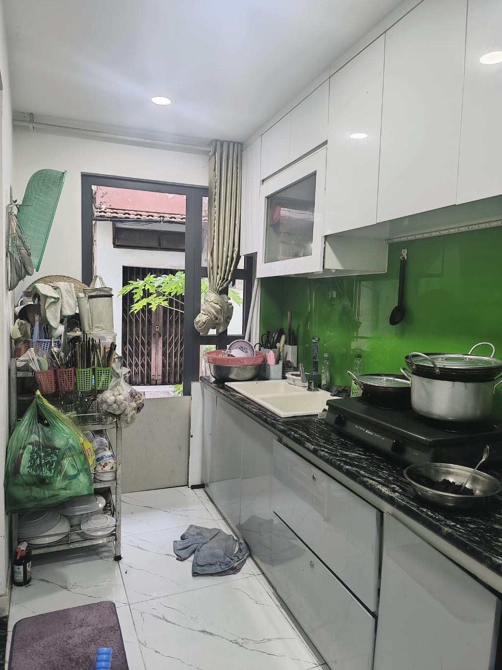 Bán nhà Q3, 2 mặt hẻm xe tải, sổ vuông A4, sẵn dòng tiền đầu tư