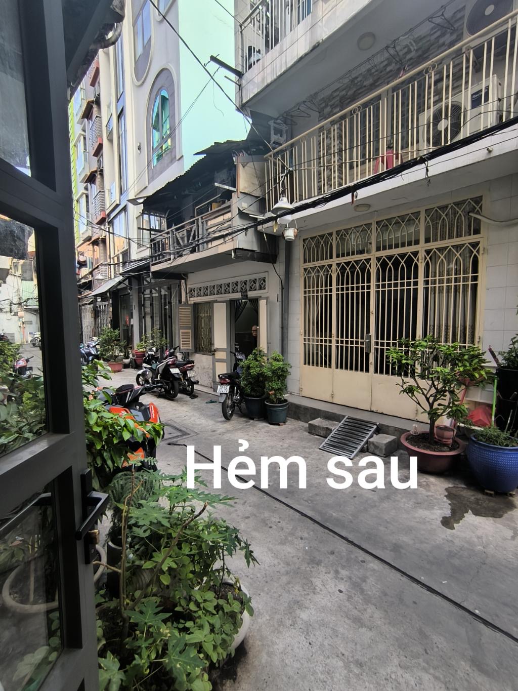 Bán nhà Q3, 2 mặt hẻm xe tải, sổ vuông A4, sẵn dòng tiền đầu tư