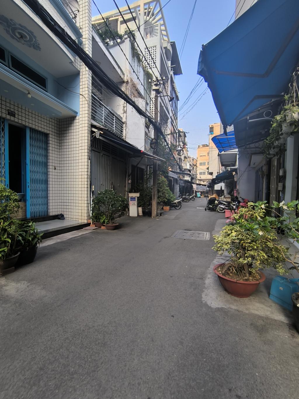 Bán nhà Q3, 2 mặt hẻm xe tải, sổ vuông A4, sẵn dòng tiền đầu tư