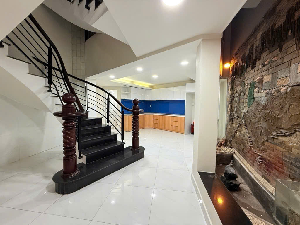 NHÀ HIẾM HOT - HXH 4 CHỖ NGỦ TRONG NHÀ - NHÀ BTCT - HOÀNG HOA THÁM, BÌNH THẠNH - CHỈ 9.9 TỶ