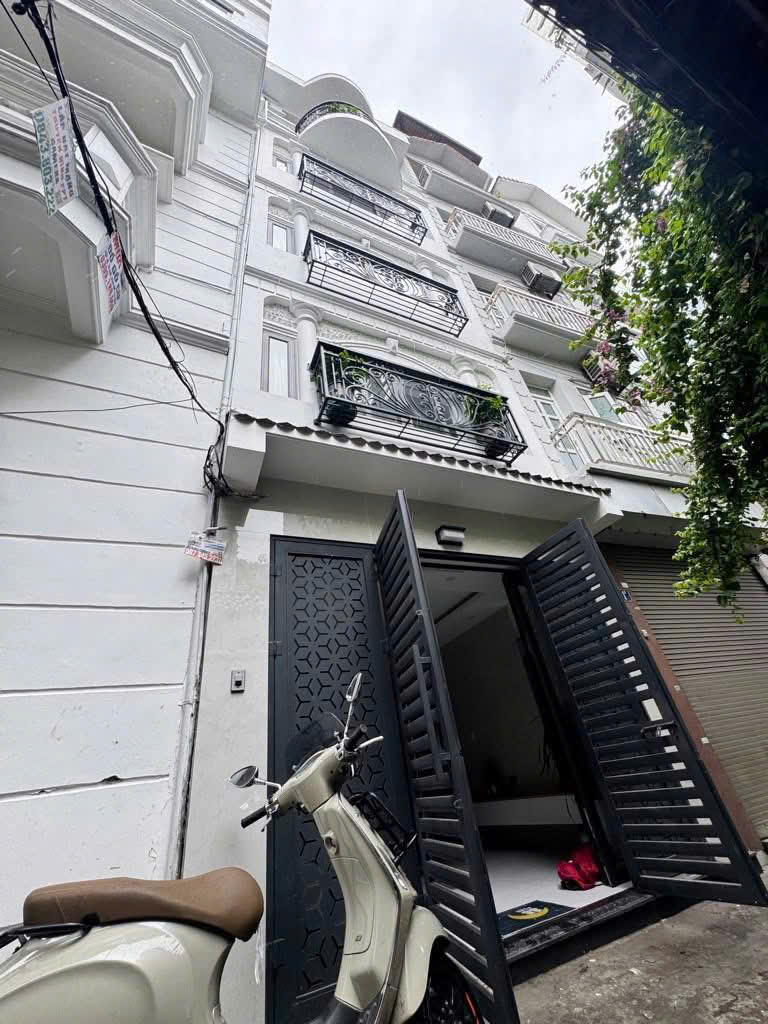 4,3 Tỷ-XÂY MỚI ĐẸP-ĐỐI DIỆN ĐL THĂNG LONG