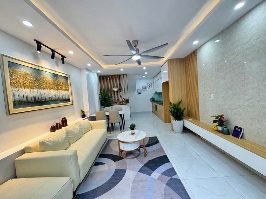 4,3 Tỷ-XÂY MỚI ĐẸP-ĐỐI DIỆN ĐL THĂNG LONG