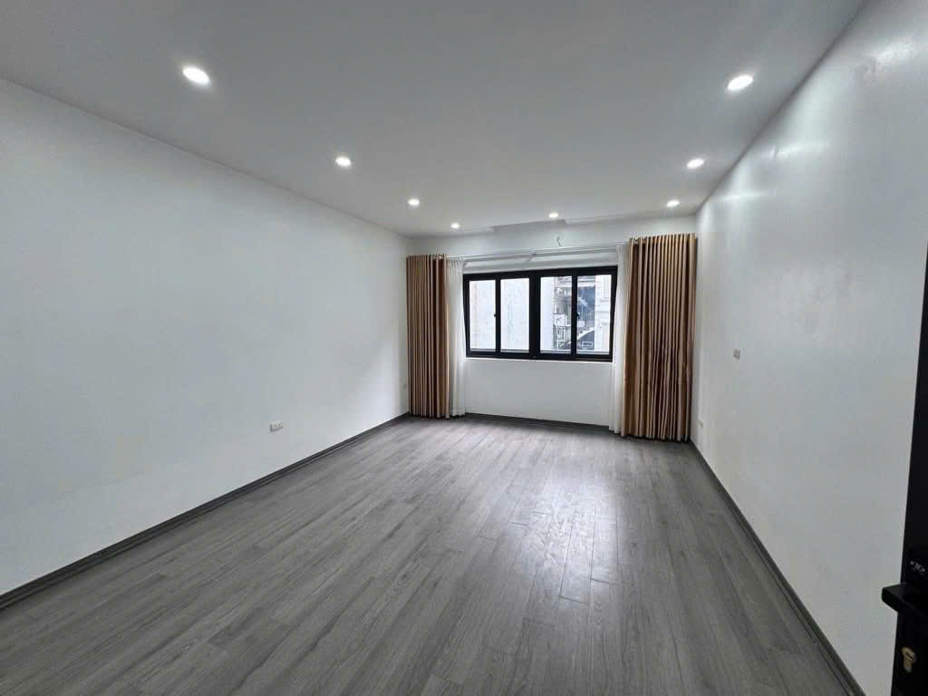 4,3 Tỷ-XÂY MỚI ĐẸP-ĐỐI DIỆN ĐL THĂNG LONG