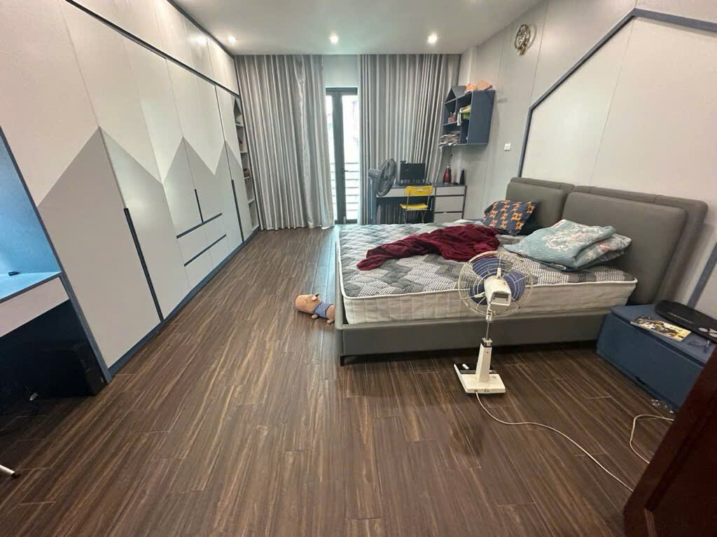 Cần bán gấp nhà lô góc phố Thịnh Liệt, mặt tiền 4.6 m, chủ tự xây tâm huyết, ô tô đỗ cửa