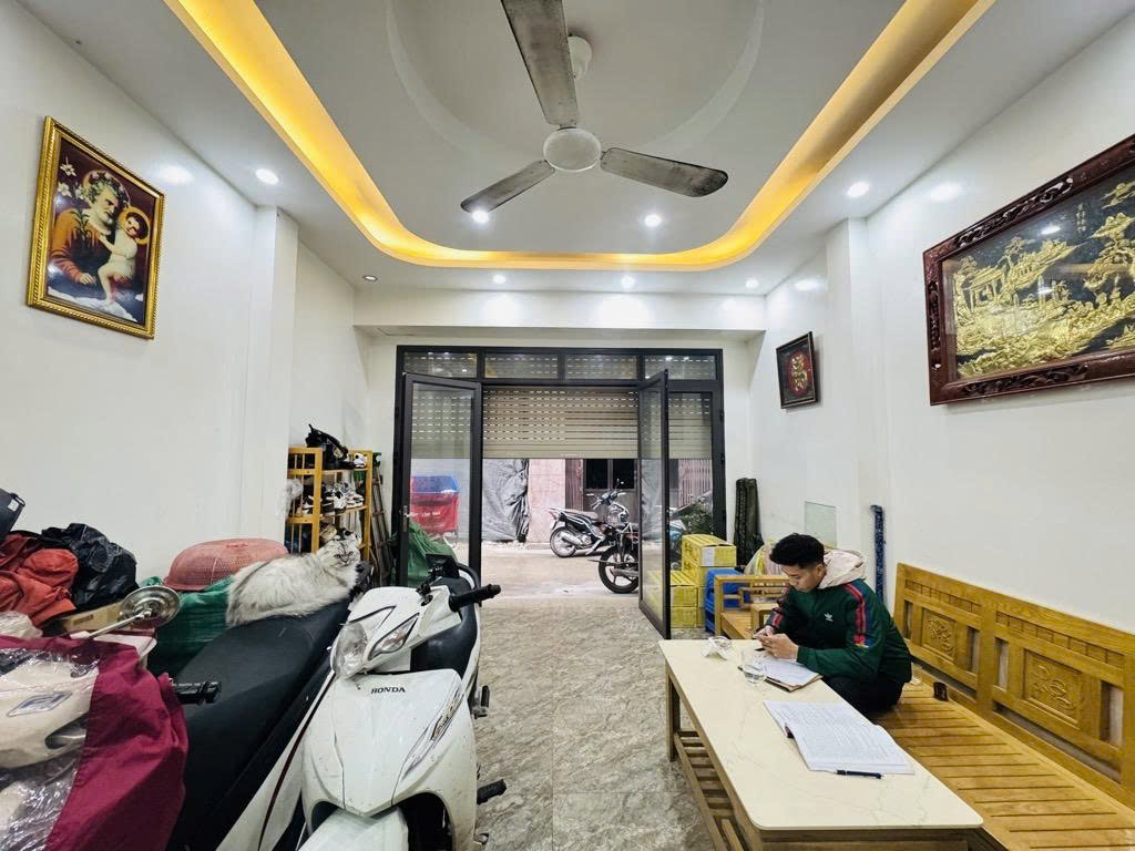 Tuyệt phẩm nhà phố Tam Trinh, ô tô đỗ cửa, 5 tầng sang đẹp, kinh doanh tốt, giá nhỉnh 9,5 tỷ