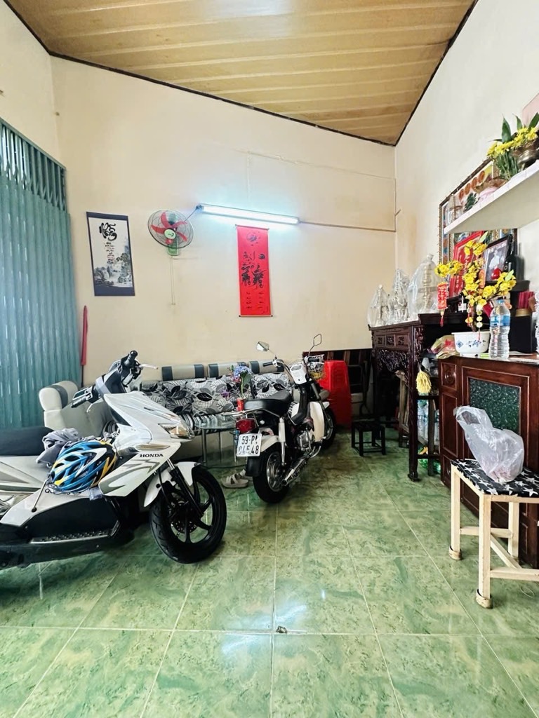 Bán nhà Lạc Long Quân 132m2 ngang 4.5 nở hậu tài lộc, tiện xây mới, chỉ 16 tỷ TL