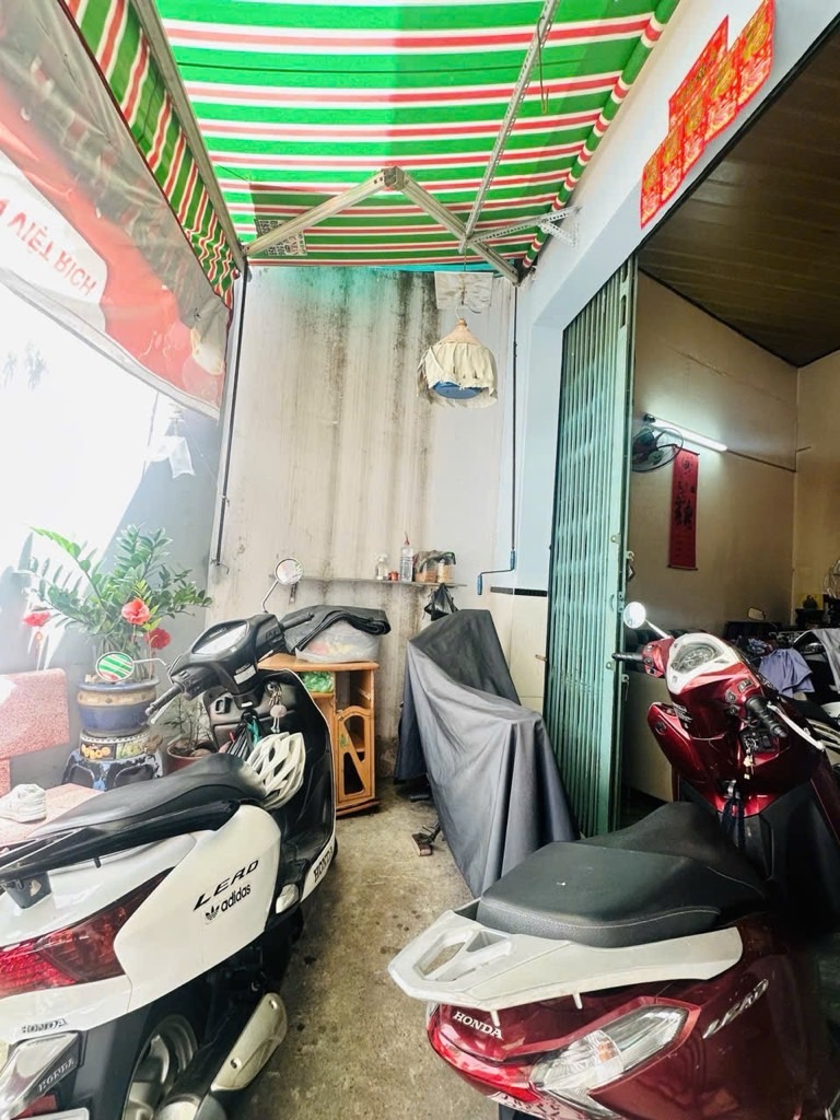 Bán nhà Lạc Long Quân 132m2 ngang 4.5 nở hậu tài lộc, tiện xây mới, chỉ 16 tỷ TL