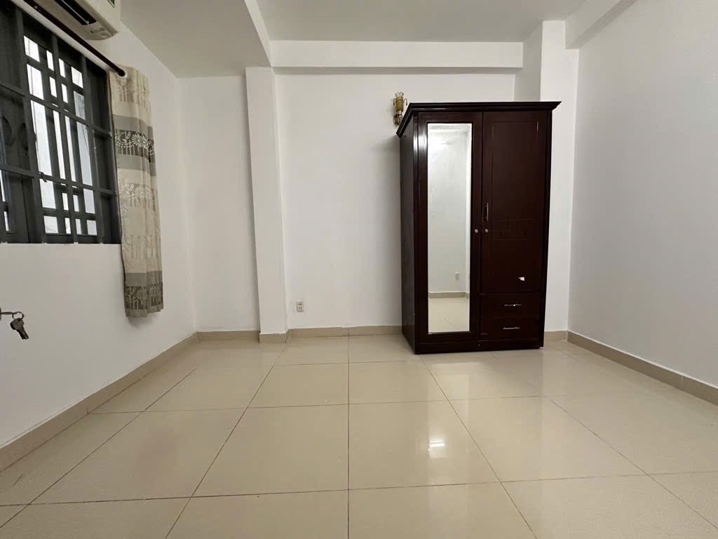 Bán nhà quận 7 đường Nguyễn Văn Quỳ, hiếm có lô góc mặt tiền kinh doanh, hẻm ô tô