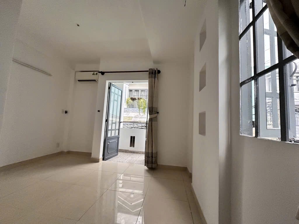 Bán nhà quận 7 đường Nguyễn Văn Quỳ, hiếm có lô góc mặt tiền kinh doanh, hẻm ô tô