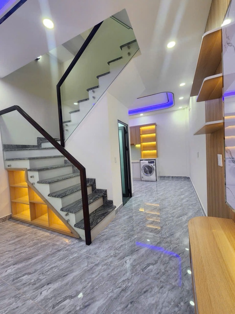 NHÀ MỚI FULL NỘI THẤT QUẬN 7 CHỈ 5 TỶ NHỈNH