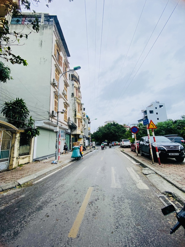 BÁN NHÀ NGÕ 553 GIẢI PHÓNG, NHÀ DÂN XÂY CHẮC CHẮN, GẦN Ô TÔ,  TRƯỜNG ĐẠI HỌC BÁCH -KINH -XÂY.HỌC BÁCH -KINH -XÂY.