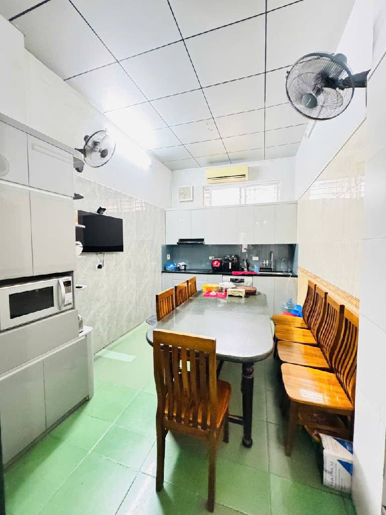 TÔI CẦN BÁN CĂN NHÀ MẶT ĐƯỜNG GIẢI PHÓNG, LÔ GÓC 3 THOÁNG - KINH DOANH - NHÀ 4 TẦNG CŨ XÁC ĐỊNH BÁN ĐẤT